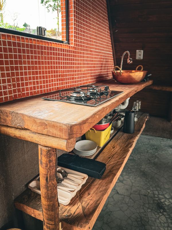 Cozinha equipada do chalé